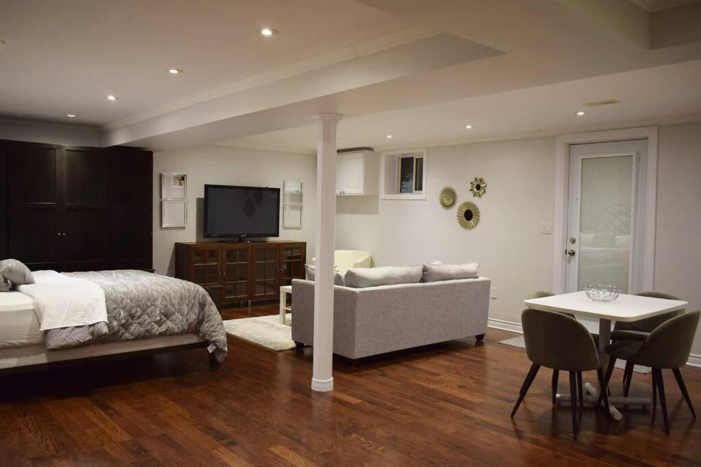Home Away From Home - Basement Studio Apartment Toronto Exterior foto