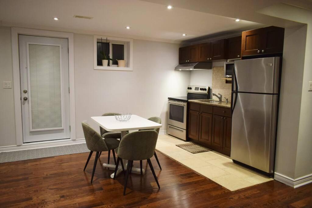 Home Away From Home - Basement Studio Apartment Toronto Exterior foto