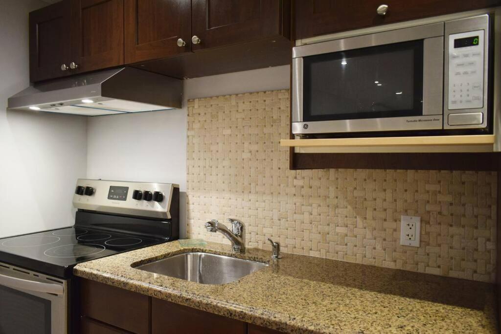 Home Away From Home - Basement Studio Apartment Toronto Exterior foto