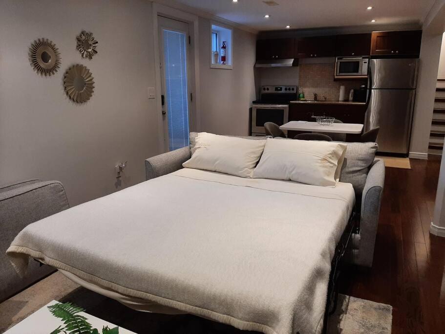 Home Away From Home - Basement Studio Apartment Toronto Exterior foto