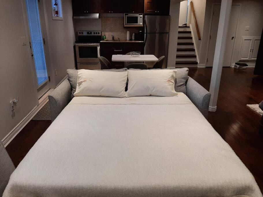 Home Away From Home - Basement Studio Apartment Toronto Exterior foto