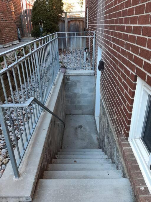 Home Away From Home - Basement Studio Apartment Toronto Exterior foto